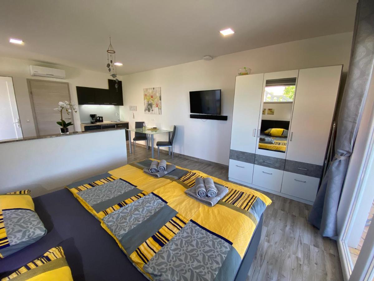 Villa Sabina - Apartments Kroatien Ražanac Buitenkant foto